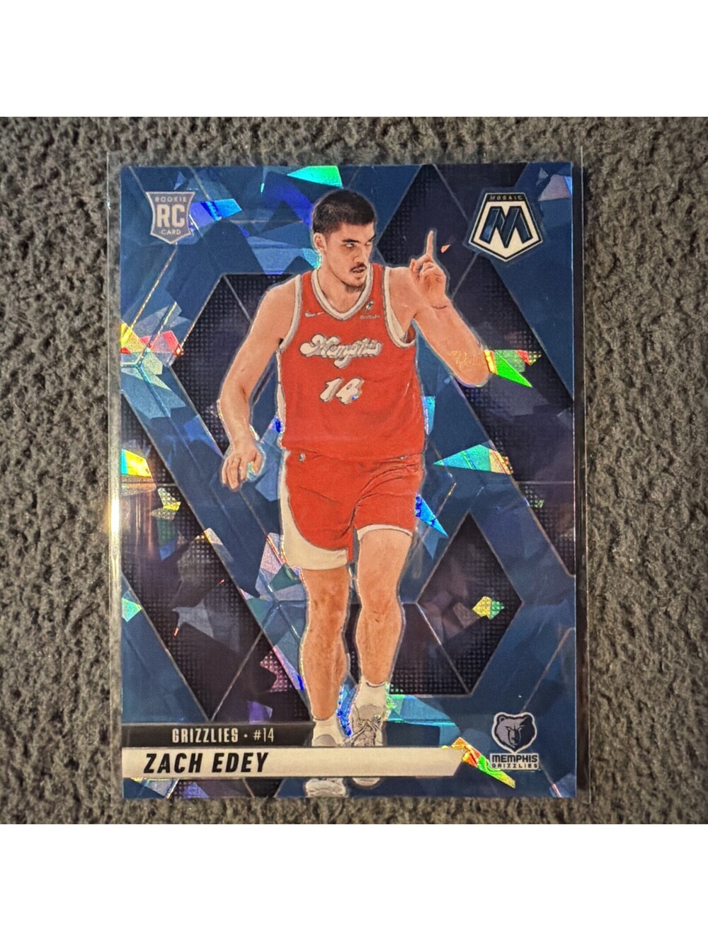 2024-25 Panini Mosaic Basketball - Zach Edey Blue Cracked Ice RC /125